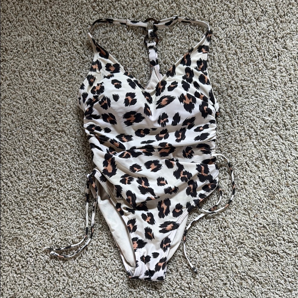 Chic Leopard Print One-Piece Swimsuit size Small